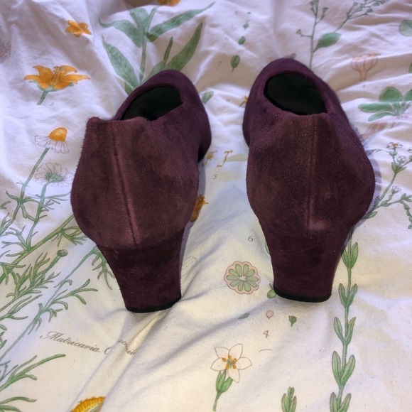 Stuart Weitzman Bordeaux Suede Chic Pump - Picture 2 of 8